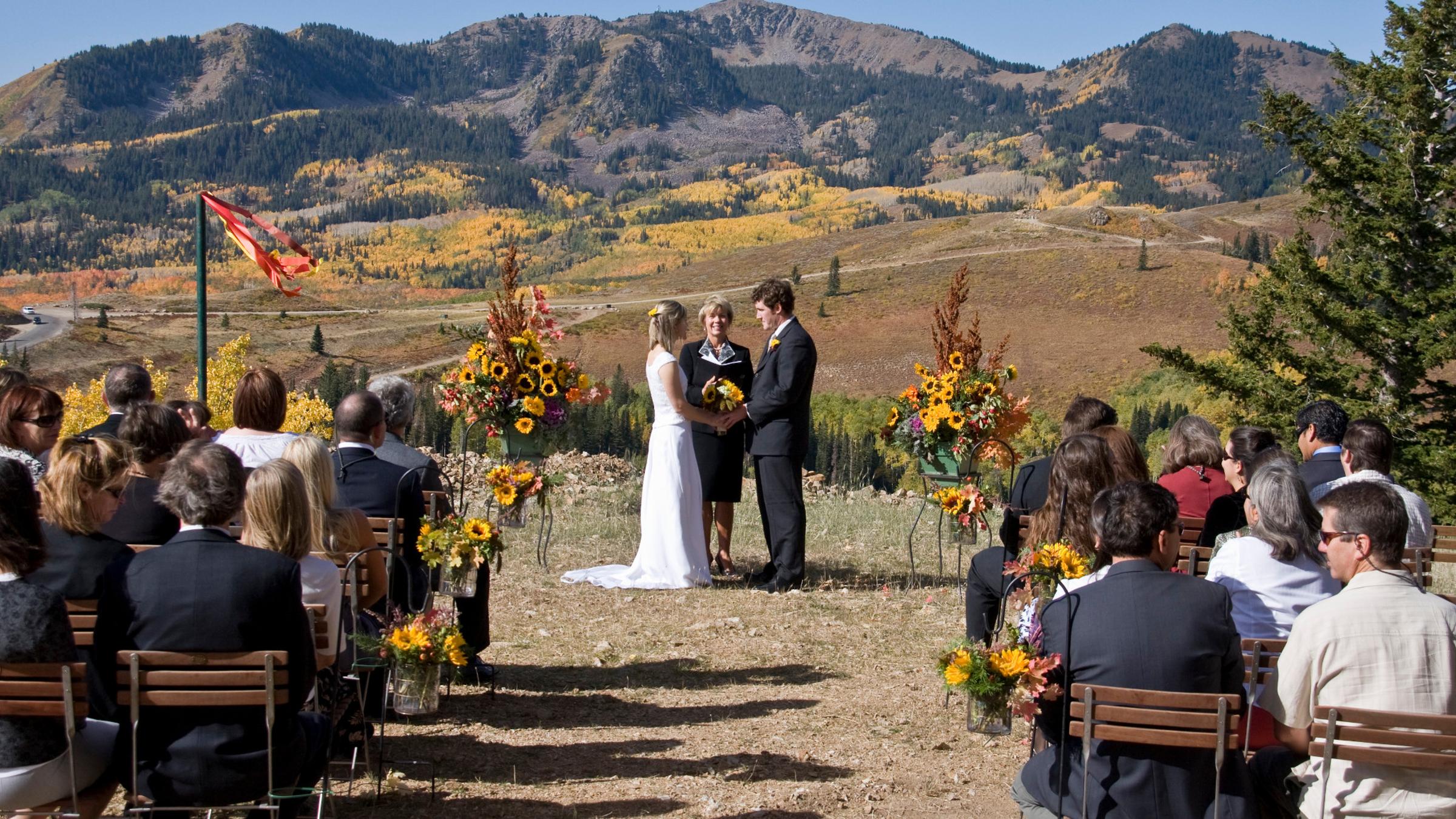 A fall wedding ceremony at Cushings Cabin