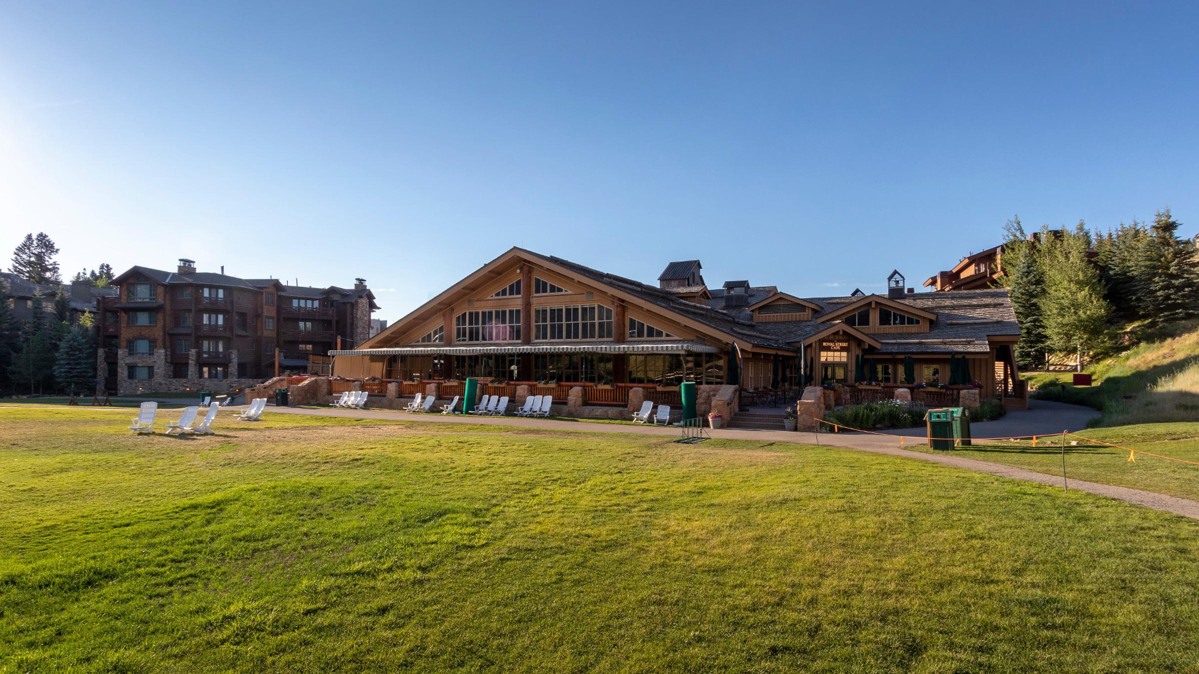 Silver Lake Lodge summer exterior