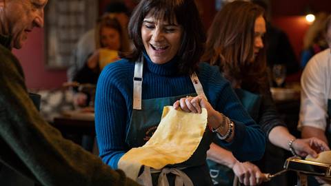 2022-4-9_DV_TasteofLuxury_ChefRobertoCerea_CookingClass_16.jpg