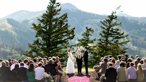 An outdoor wedding ceremony at Cushings Cabin