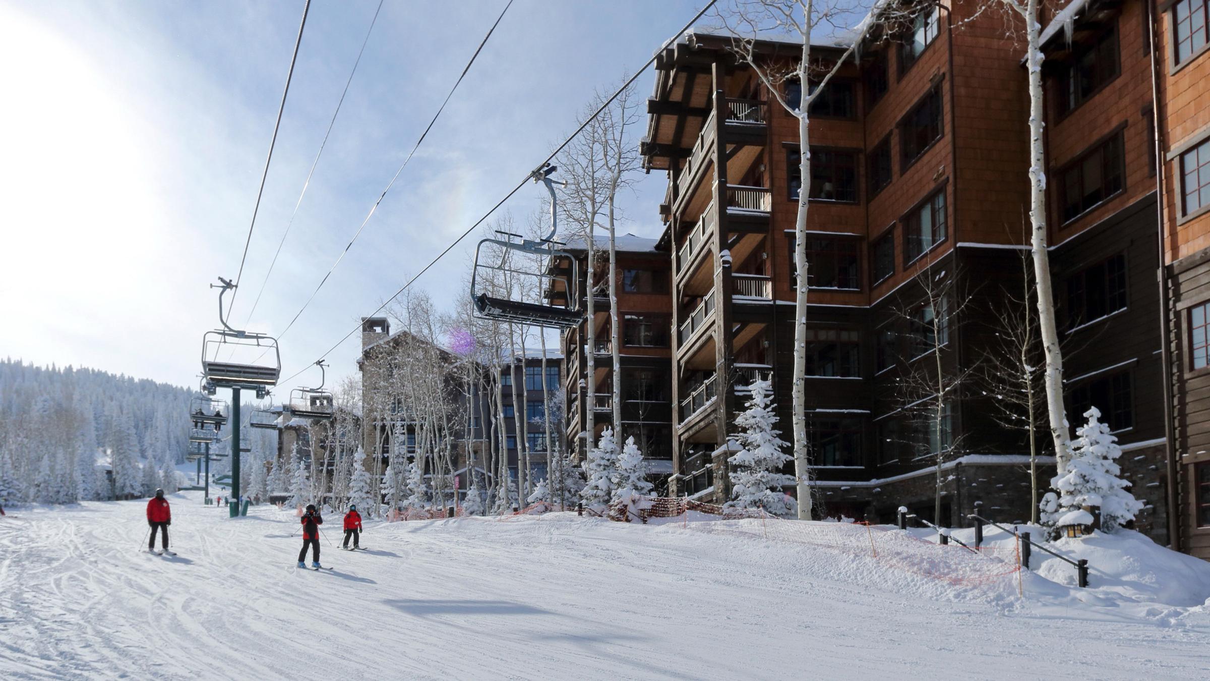 Flagstaff Lodge Exterior - luxury ski in ski out condo rentals in Park City Utah 