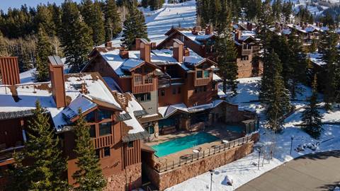 Stag Lodge winter exterior