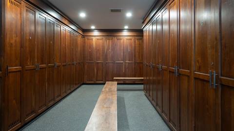 Arrowleaf Lodge locker room