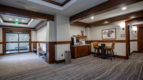 Arrowleaf Lodge common area