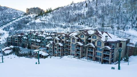 Black Diamond Lodge winter exterior