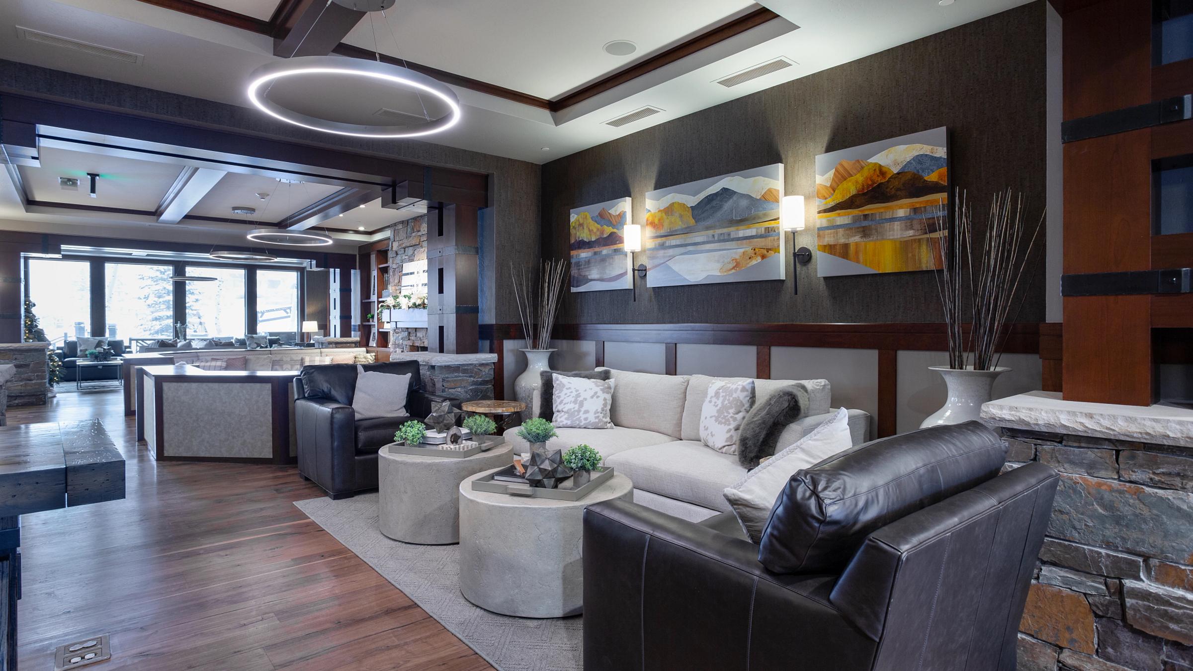 Common sitting area at Flagstaff Lodge