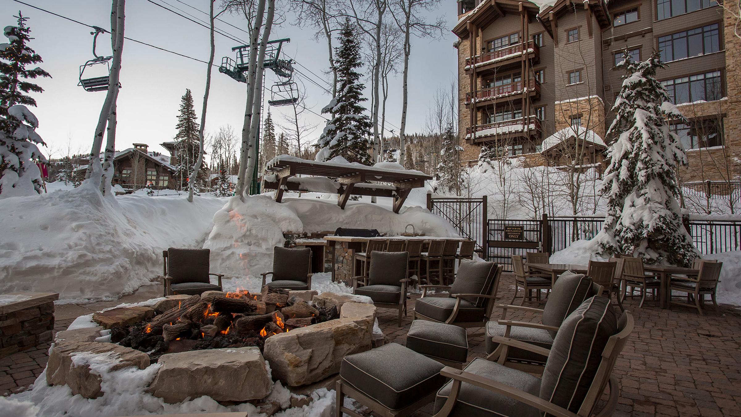 Fire pit area at Flagstaff Lodge