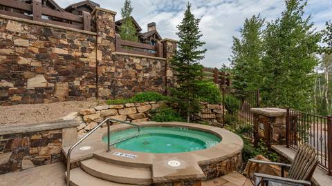 Grand Lodge outdoor hot tub