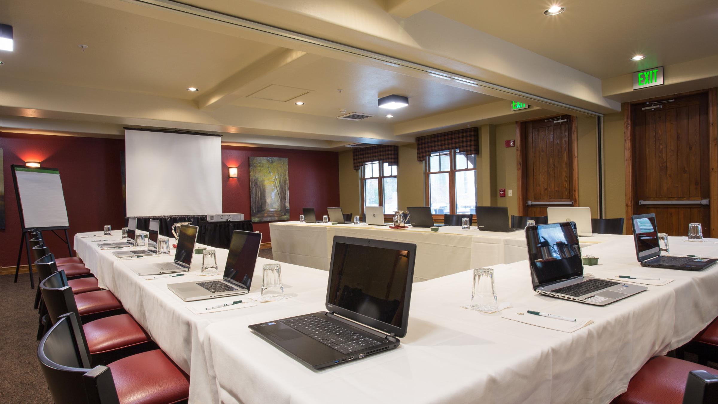 Lodges at Deer Valley spruce room table set up