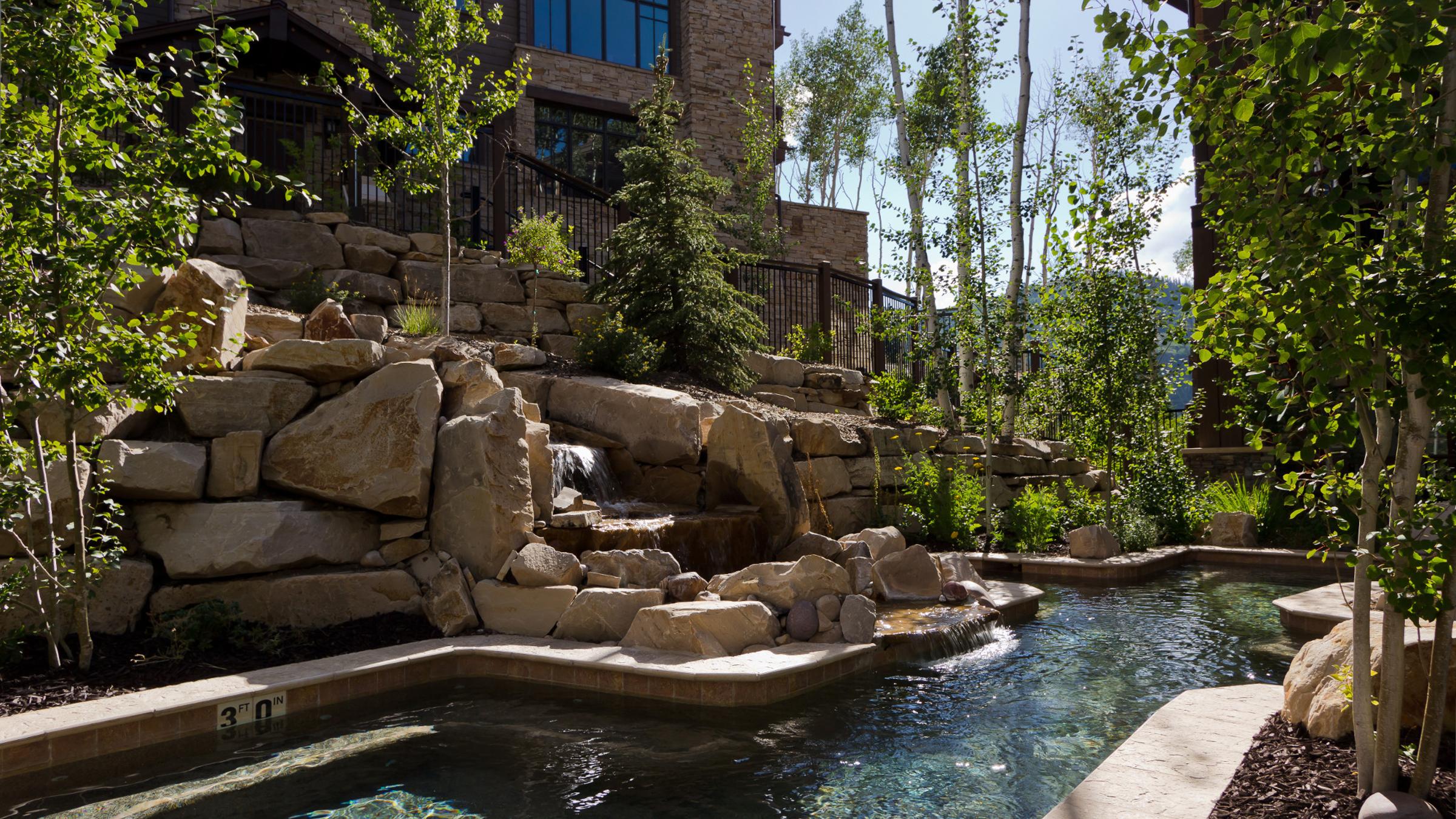 Flagstaff Lodge hot tub in the summer