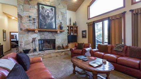 2430 Queen Esther home living room