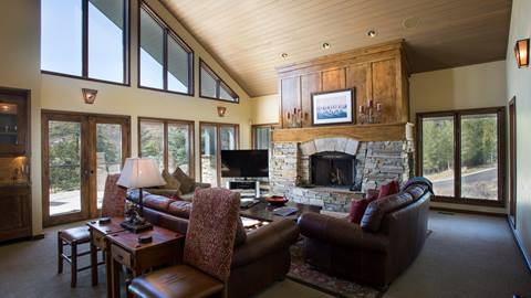 2960 telemark home living area