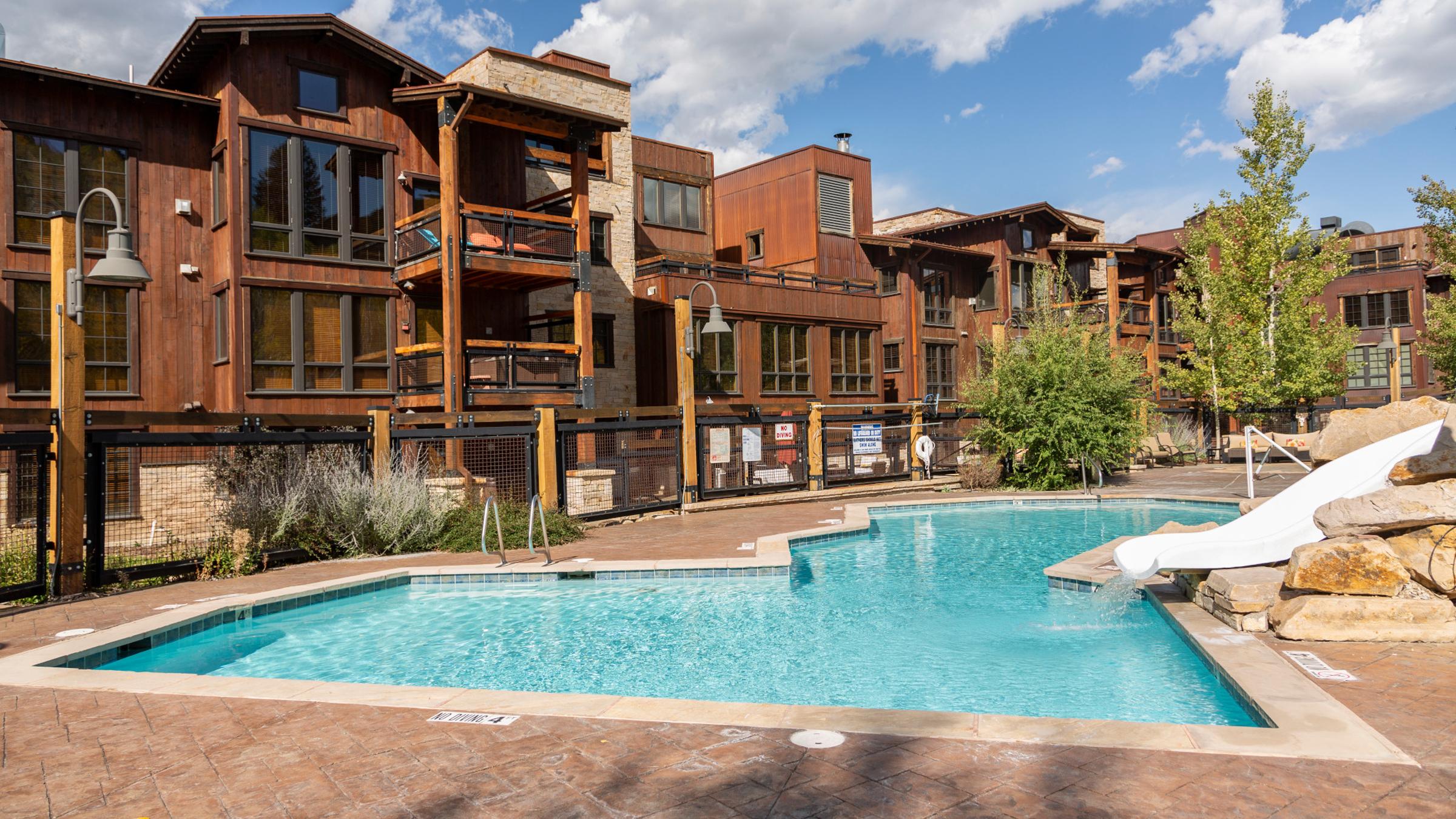 Silver Baron Lodge exterior and pool in the summer