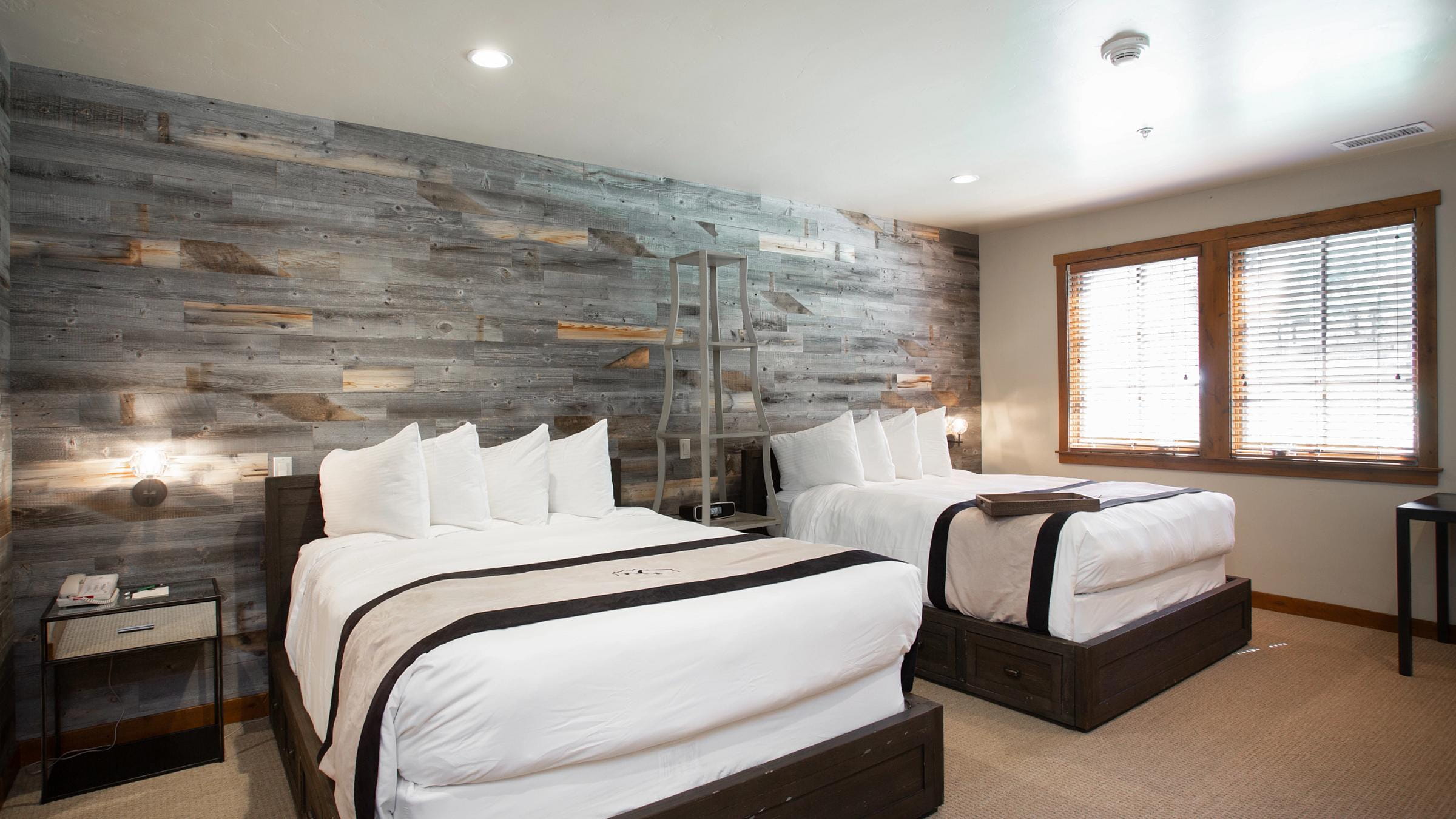 Silver Baron Lodge hotel room
