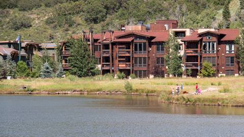 Silver Baron Lodge summer exterior